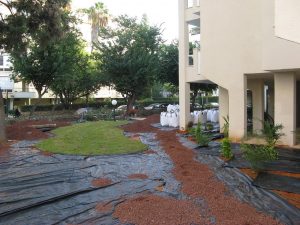 IMG_3308 מקובץ פריסת יריעות פלריג וחפוי טוף אדום