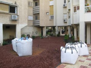 IMG_3312 מקובץ פיזור טוף ליצירת חיפוי לחיסכון במים