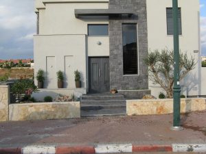 גינות נובמבר 157 מקובץ חזית הבית והגינה