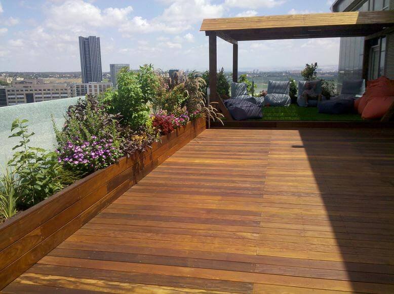 דק איפאה בגינת גג חברת ניאו גיימס תל אביב